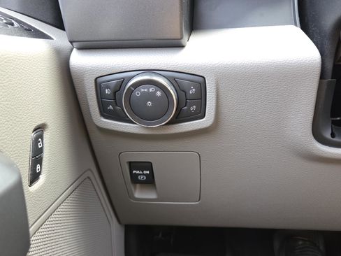 Used 2018 Ford F150 XLT image 27