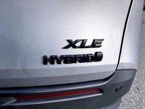 Certified 2023 Toyota Sienna XLE FWD image 10