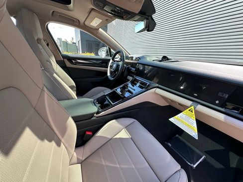 Used 2026 Porsche Panamera 4 E-Hybrid AWD/4WD image 37