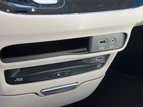 Used 2020 Chrysler Pacifica Limited w/ Tire & Wheel Group image 52