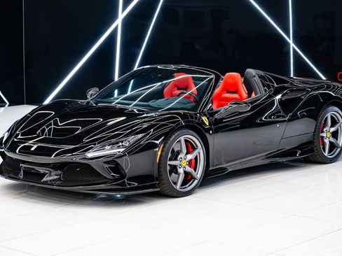 Used 2023 Ferrari F8 Tributo RWD image 2