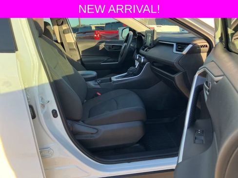 Used 2022 Toyota RAV4 LE image 10