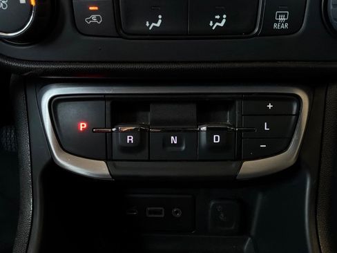 Used 2024 GMC Terrain SLE FWD image 23