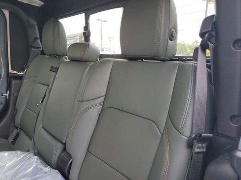 New 2025 Jeep Gladiator Mojave image 17