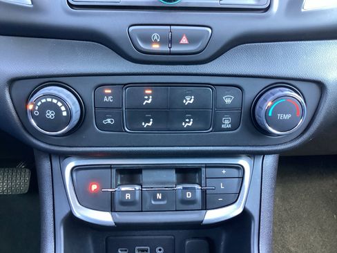 Used 2024 GMC Terrain SLE image 21