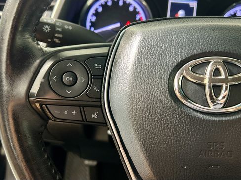 Used 2020 Toyota Camry SE w/ Convenience Package FWD image 18