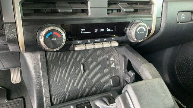 Used 2024 Toyota Tacoma SR5 AWD/4WD image 17