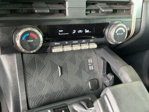 Used 2024 Toyota Tacoma SR5 AWD/4WD image 17