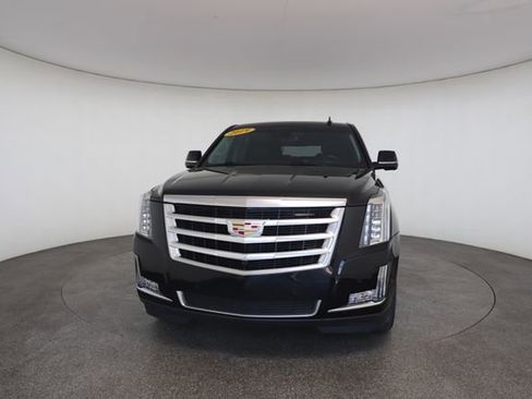 Used 2019 Cadillac Escalade Luxury AWD/4WD image 32