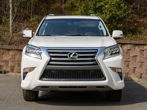 Used 2018 Lexus GX 460 Premium AWD/4WD image 2