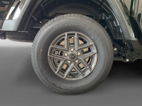 New 2025 Jeep Gladiator Sport image 15