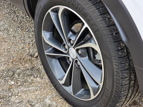 Used 2022 Buick Encore GX Essence FWD image 8