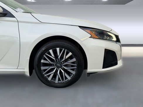 Used 2023 Nissan Altima 2.5 SV image 10