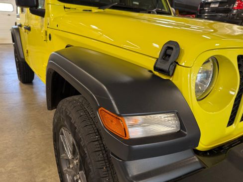 Used 2024 Jeep Wrangler Unlimited Sport AWD/4WD image 5