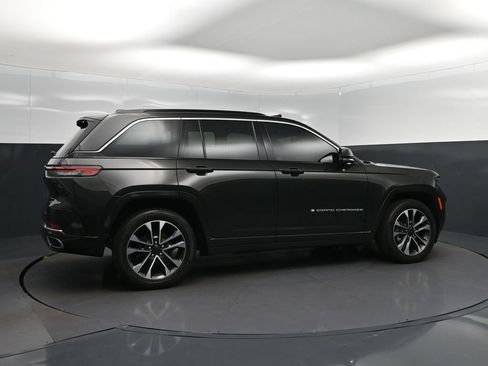Used 2024 Jeep Grand Cherokee Overland w/ Luxury Tech Group IV AWD/4WD image 8