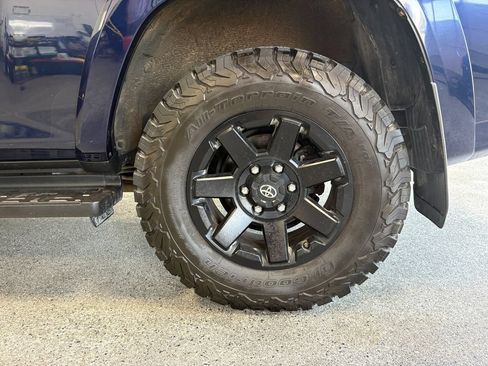 Used 2018 Toyota 4Runner TRD Off-Road Premium AWD/4WD image 23