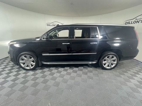 Used 2016 Cadillac Escalade ESV Premium image 3