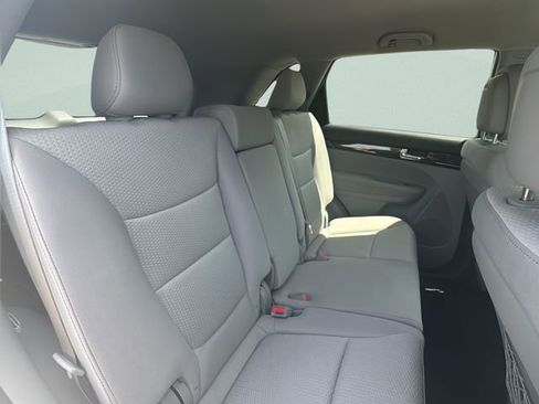 Used 2012 Kia Sorento LX w/ Convenience Pkg FWD image 14