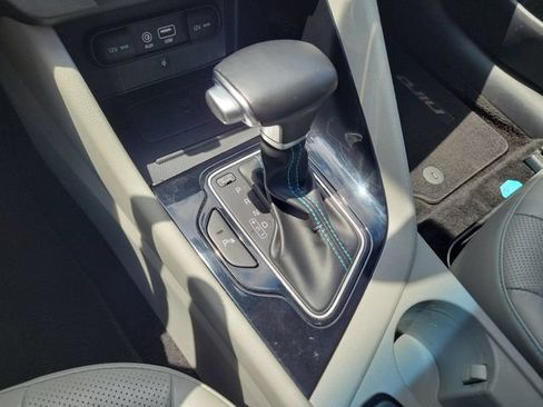 Used 2019 Kia Niro Touring FWD image 32