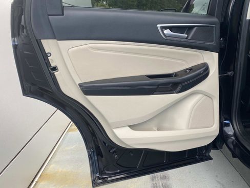 Used 2017 Ford Edge Titanium w/ Technology Package image 13