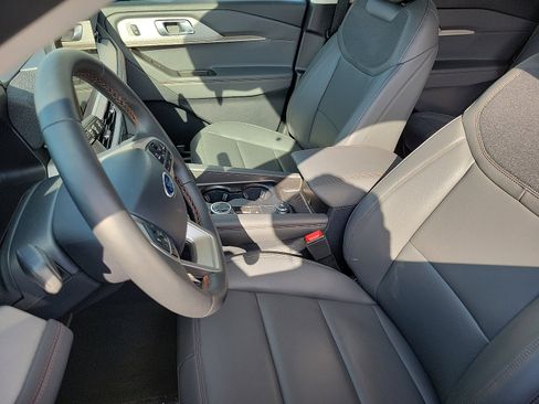 Used 2026 Ford Explorer Active w/ Active Comfort Package RWD image 6