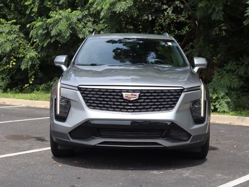 Used 2025 Cadillac XT4 Premium Luxury FWD image 10