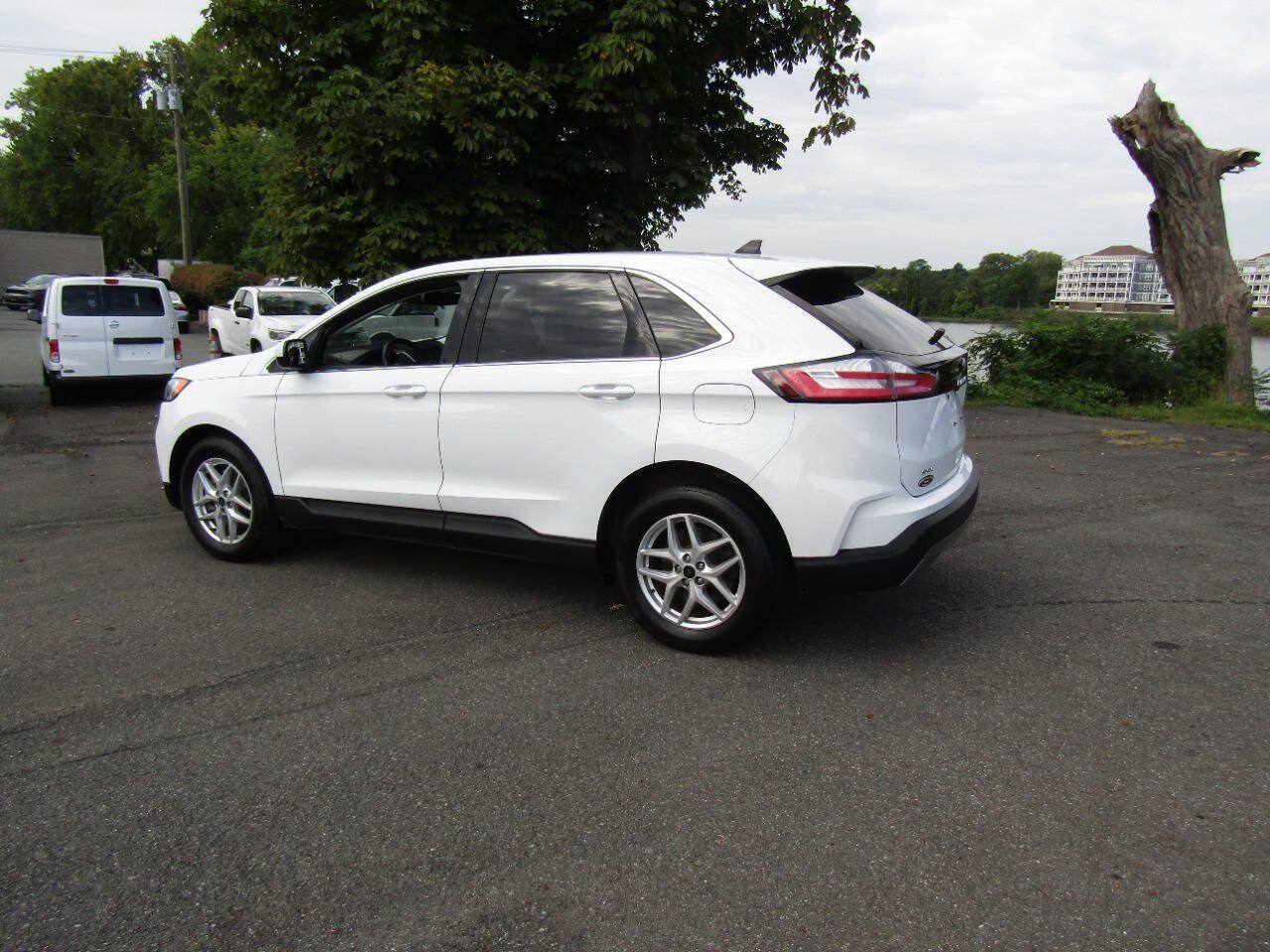 Used 2024 Ford Edge SEL AWD/4WD image 5