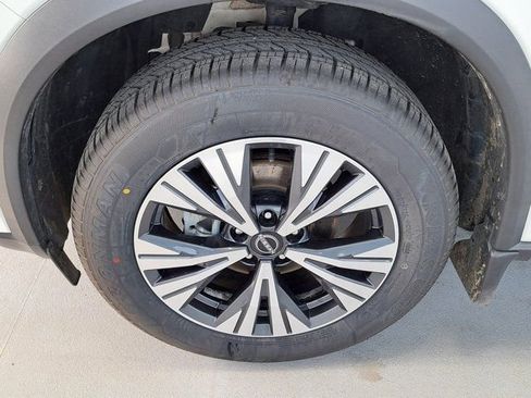 Used 2023 Nissan Rogue SV image 30