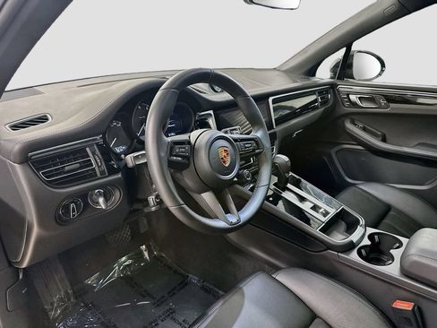 Used 2026 Porsche Macan AWD/4WD image 4