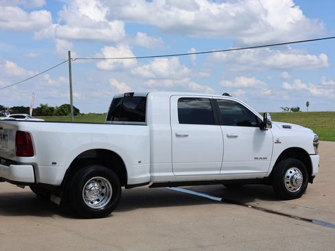 Used 2025 RAM 3500 Laramie w/ Max Tow Package AWD/4WD image 3
