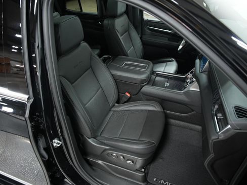 Used 2024 GMC Yukon Denali w/ Advanced Technology Package image 22