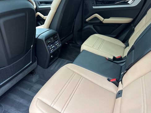 Certified 2025 Porsche Cayenne Coupe image 14