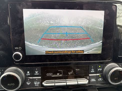 Used 2024 Toyota Highlander XLE image 21