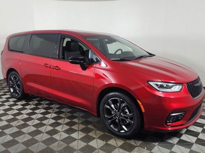 New 2026 Chrysler Pacifica Select