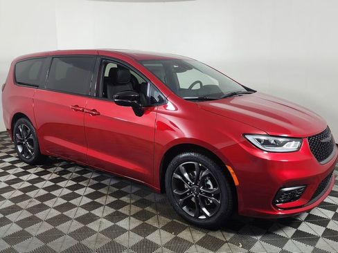 New 2026 Chrysler Pacifica Select image 1