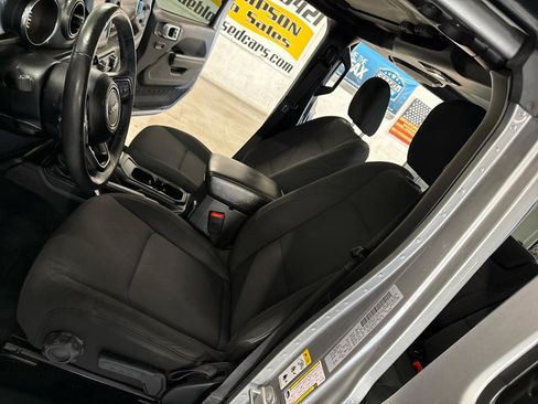 Used 2018 Jeep Wrangler Unlimited Sport S image 9
