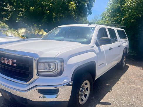 Used 2017 GMC Sierra 1500 4x4 Crew Cab w/ Sierra Convenience Package image 2