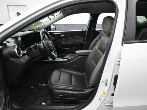 Used 2025 Chevrolet Trax ACTIV FWD image 11
