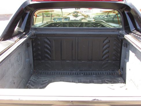 Used 2005 Cadillac Escalade EXT image 13