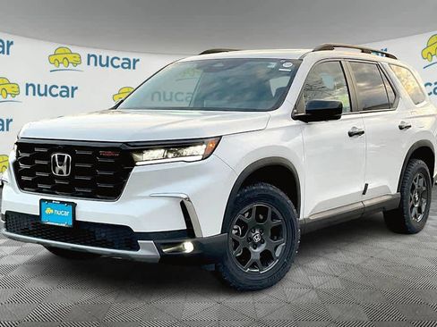 New 2025 Honda Pilot TrailSport image 3