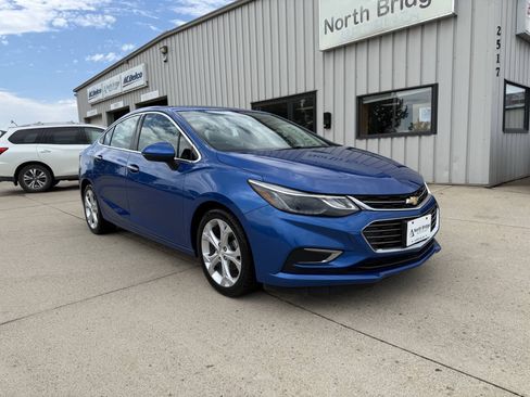 Used 2017 Chevrolet Cruze Premier FWD image 1