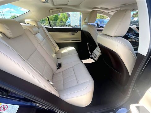 Used 2017 Lexus ES 350 w/ Luxury Package FWD image 21