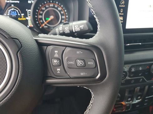 Used 2025 Jeep Wrangler Sport image 26