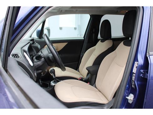 Used 2017 Jeep Renegade Latitude image 8