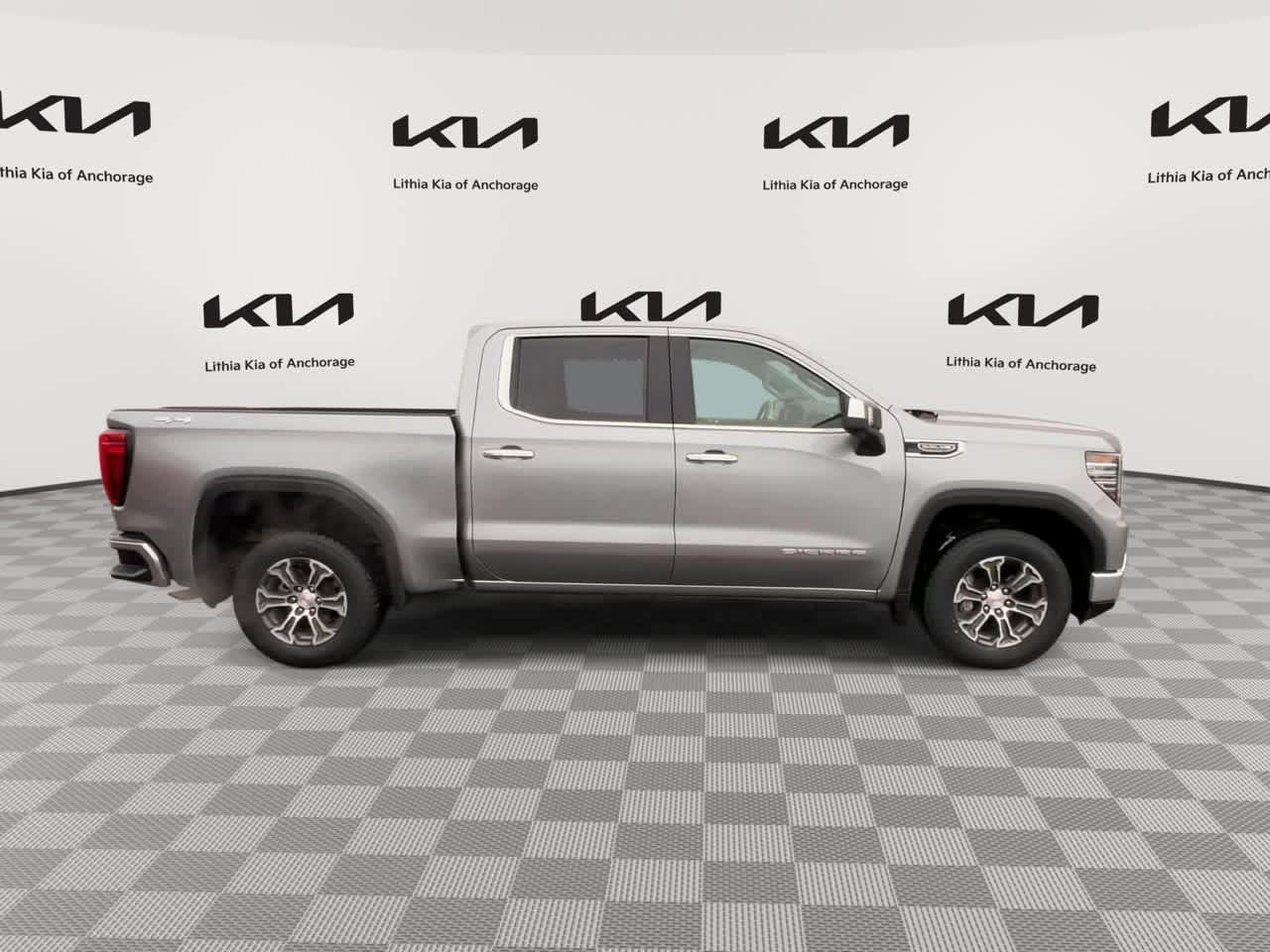 Used 2025 GMC Sierra 1500 SLT AWD/4WD image 9