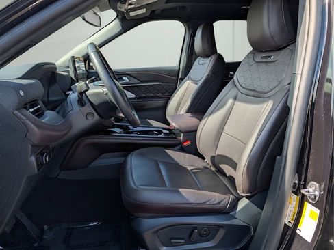Used 2025 Ford Explorer Platinum w/ LUX Leather Package AWD/4WD image 10
