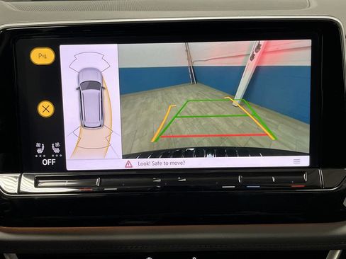 Used 2024 Volkswagen Atlas Peak Edition SEL image 11