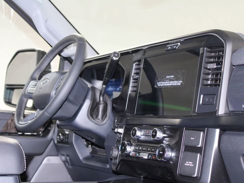 New 2026 Ford F250 Lariat w/ Black Appearance Package image 33