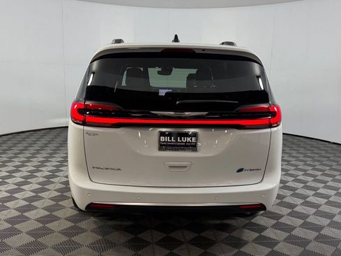 Used 2023 Chrysler Pacifica Pinnacle FWD image 9