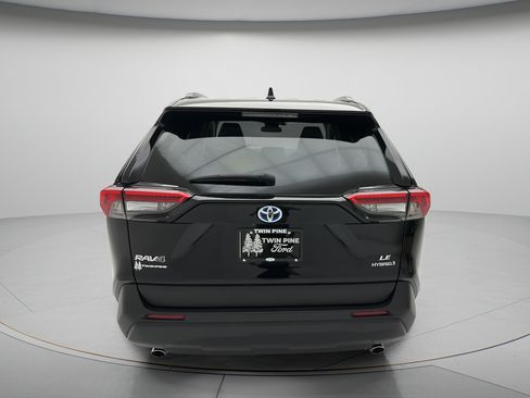 Used 2024 Toyota RAV4 LE AWD/4WD image 5